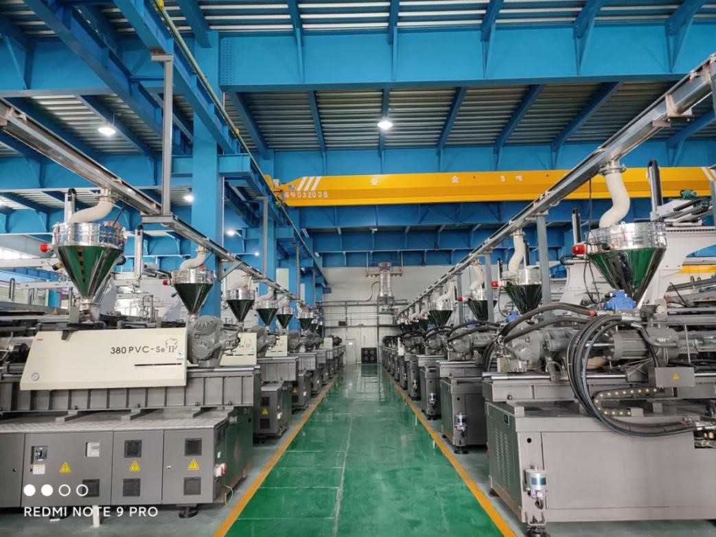 低調(diào)實力派！東華新型PVC專用機引領(lǐng)行業(yè)發(fā)展