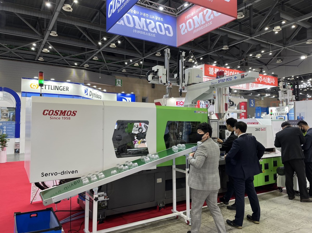 聚焦韓國，閃耀展館-華大機械強勢出擊韓國塑膠工業(yè)展 